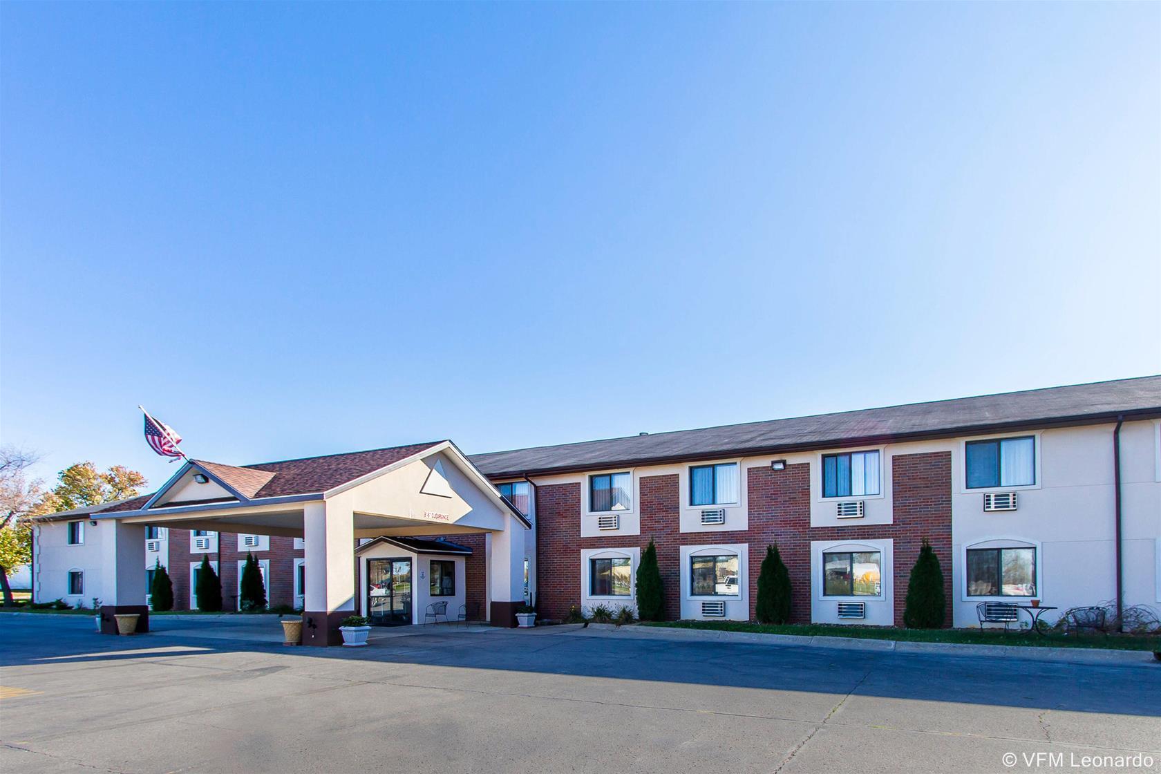 Quality Inn & Suites Ottumwa North Exterior photo