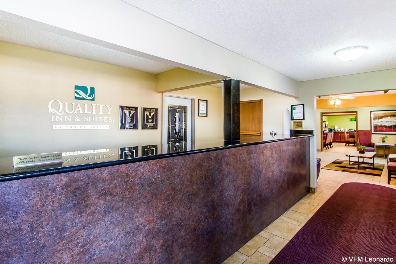 Quality Inn & Suites Ottumwa North Exterior photo
