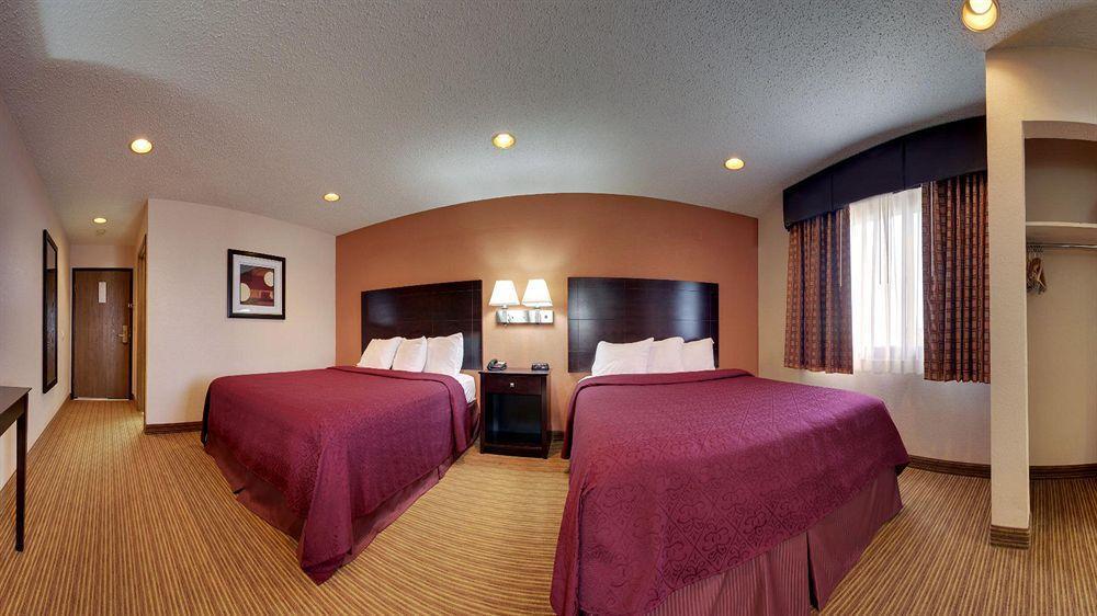 Quality Inn & Suites Ottumwa North Exterior photo