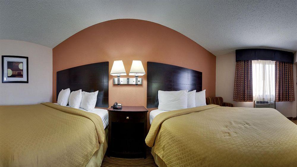 Quality Inn & Suites Ottumwa North Exterior photo