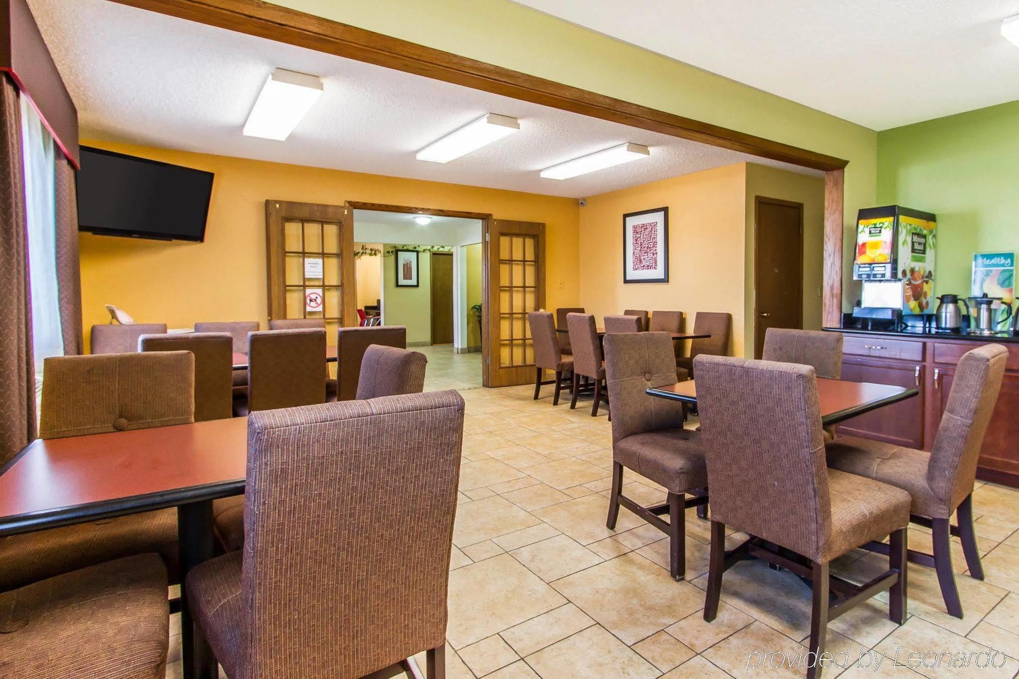 Quality Inn & Suites Ottumwa North Exterior photo