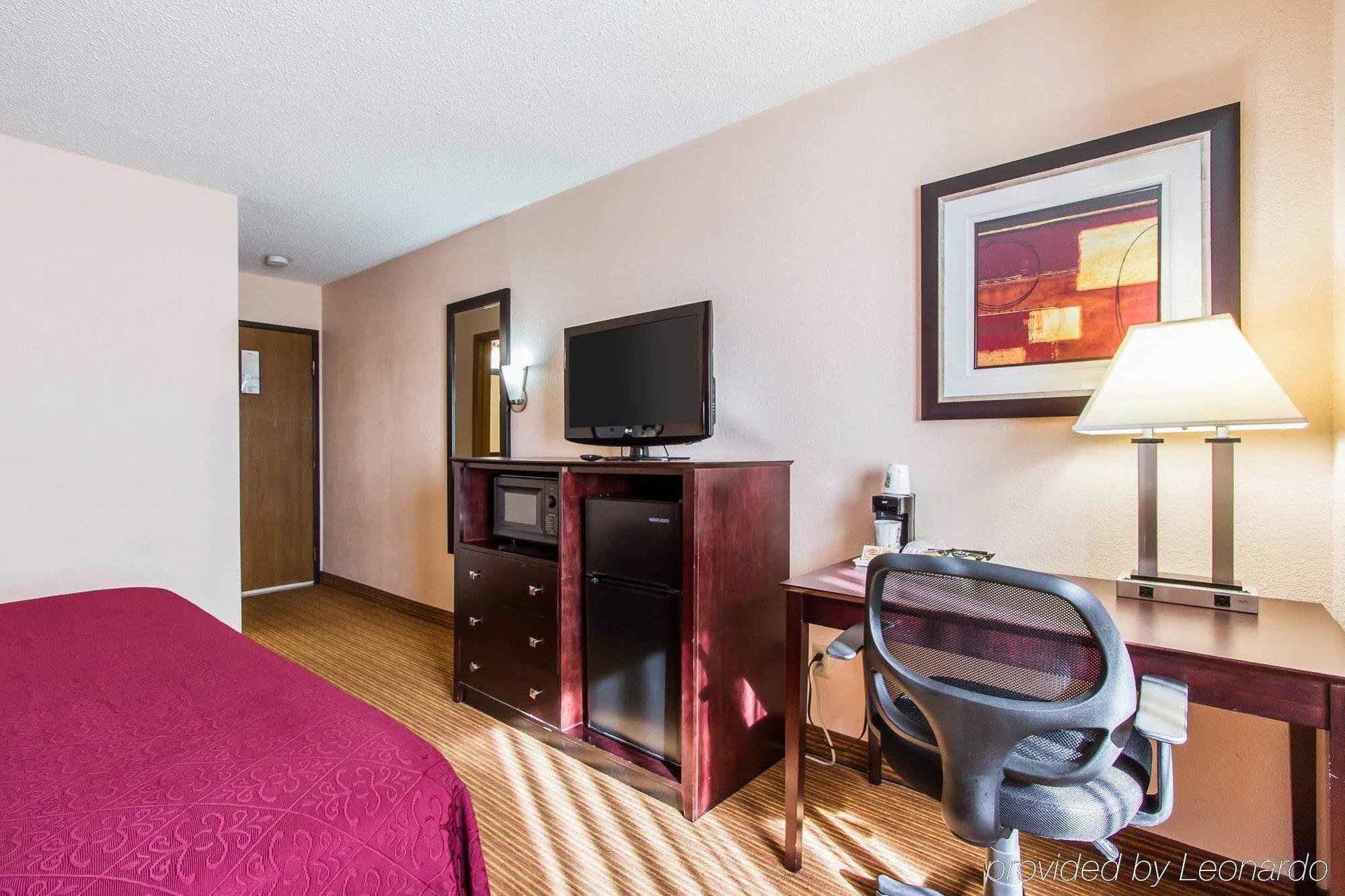 Quality Inn & Suites Ottumwa North Exterior photo