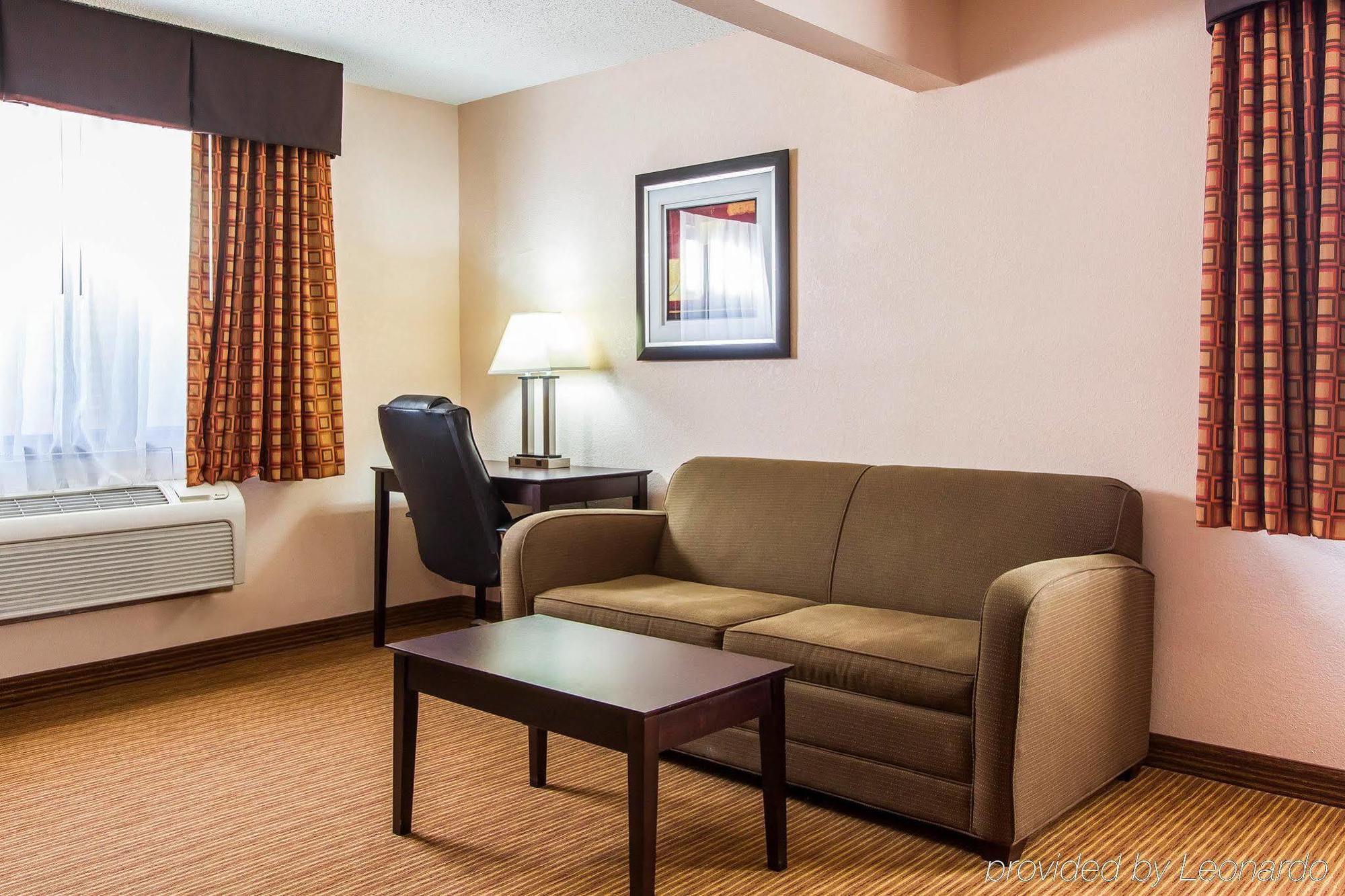 Quality Inn & Suites Ottumwa North Exterior photo